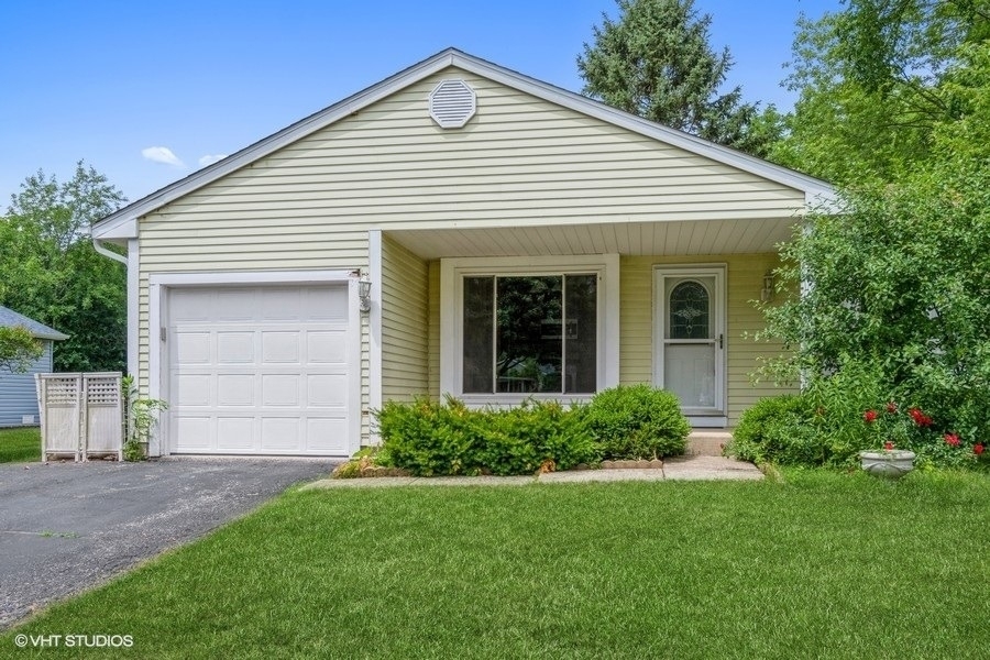 421 Bayview Avenue - Photo 0