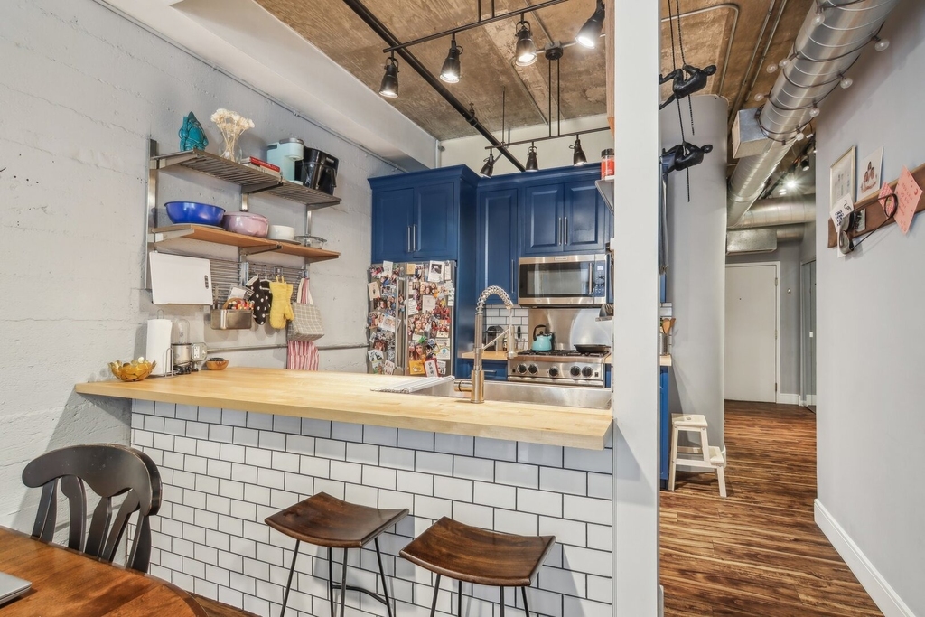 400 W Ontario Street - Photo 5