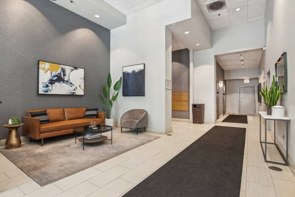 400 W Ontario Street - Photo 17