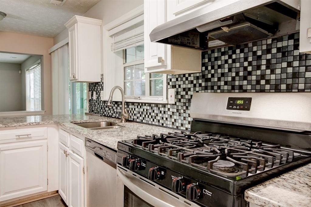 4940 Tanners Spring Drive - Photo 4