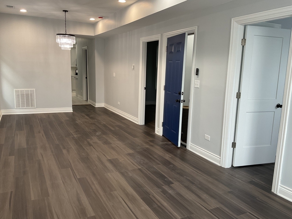 7940 S Carpenter Street - Photo 3