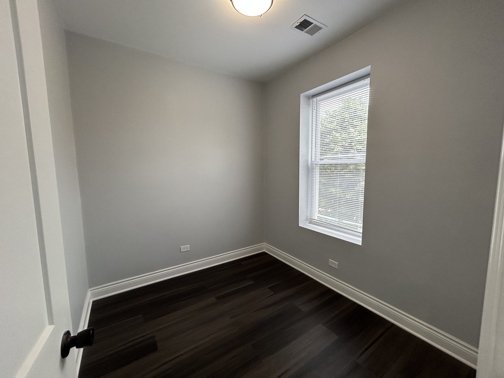 7940 S Carpenter Street - Photo 32