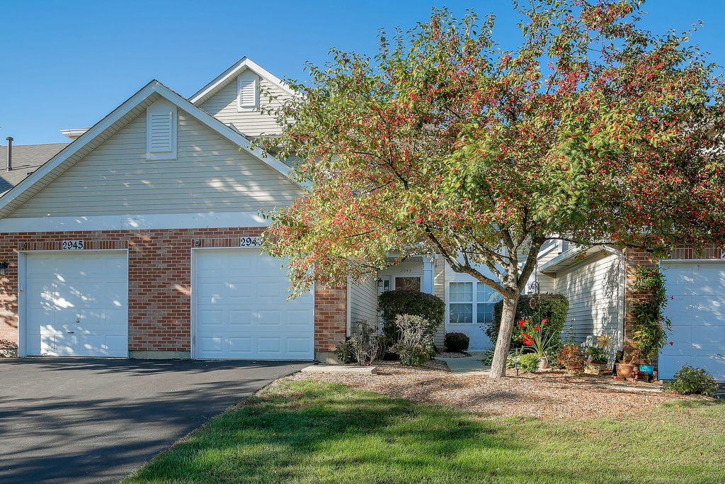 2943 Kentshire Circle - Photo 0