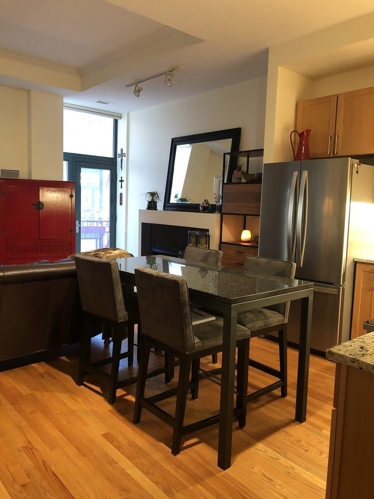208 W Washington Street - Photo 3