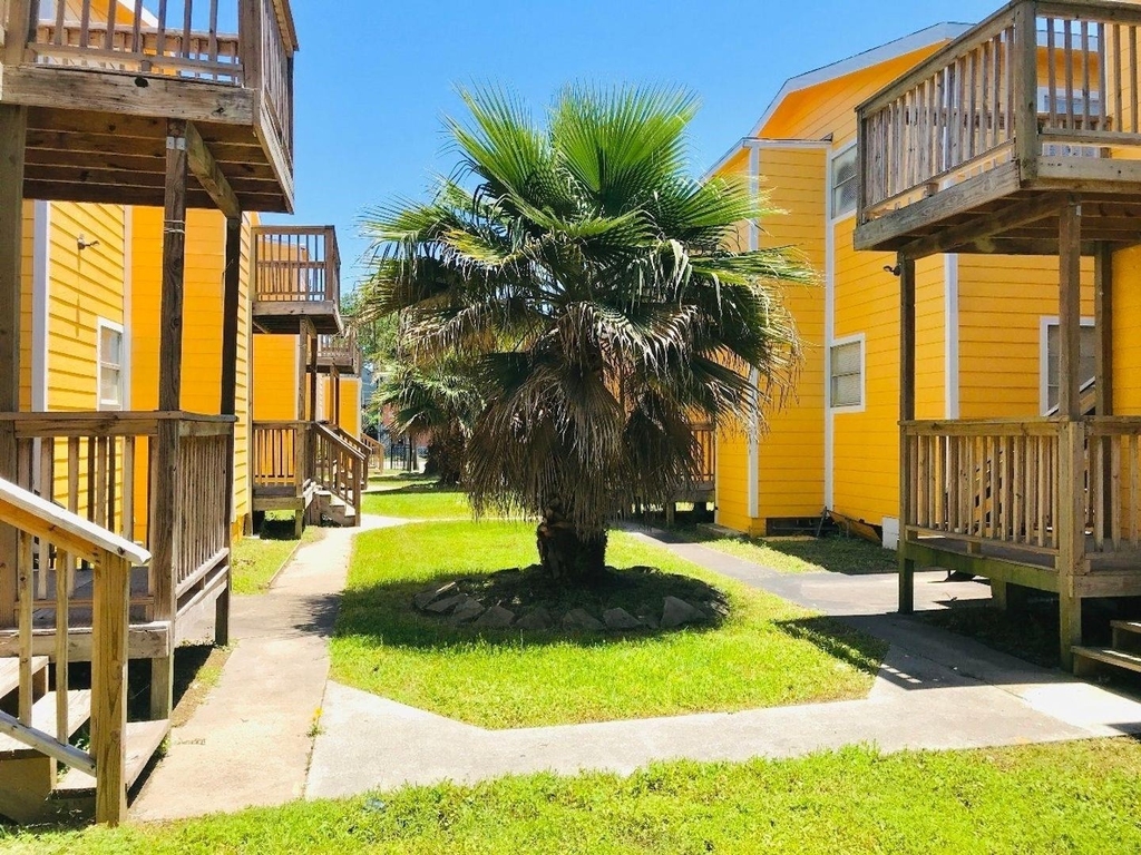 2711 Avenue K - Photo 0