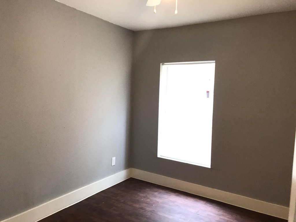 2711 Avenue K - Photo 8