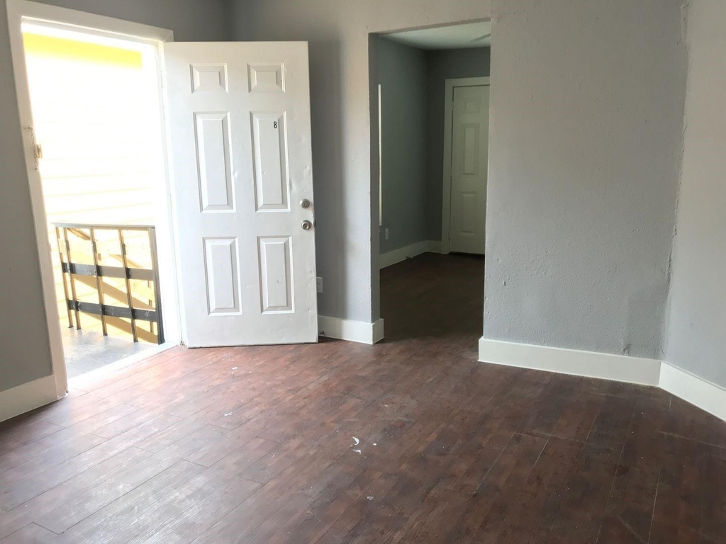 2711 Avenue K - Photo 2