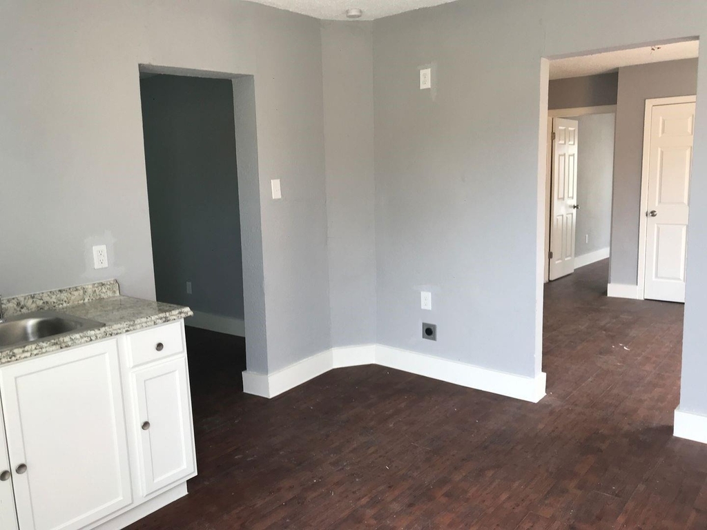 2711 Avenue K - Photo 3