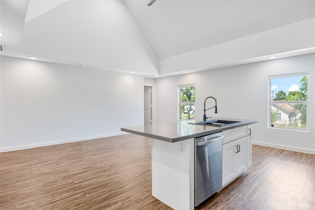 3426 Tuam Street - Photo 28