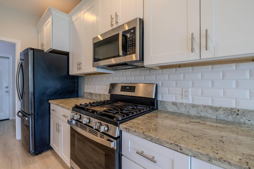 2422 Cardinal Drive - Photo 5