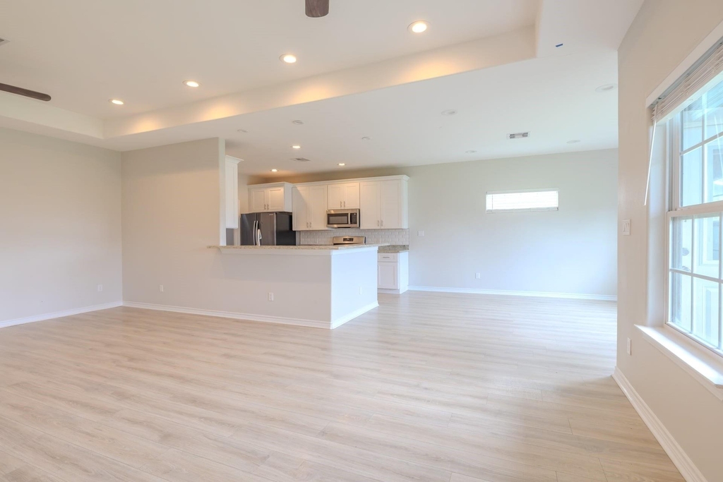 2422 Cardinal Drive - Photo 9