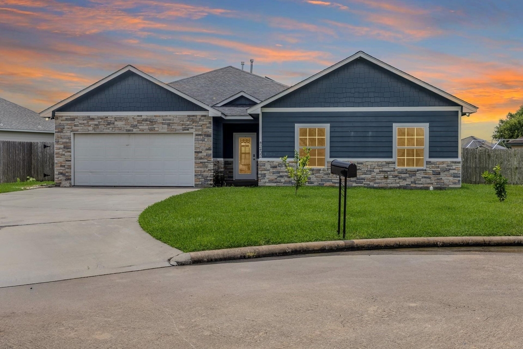 2422 Cardinal Drive - Photo 0