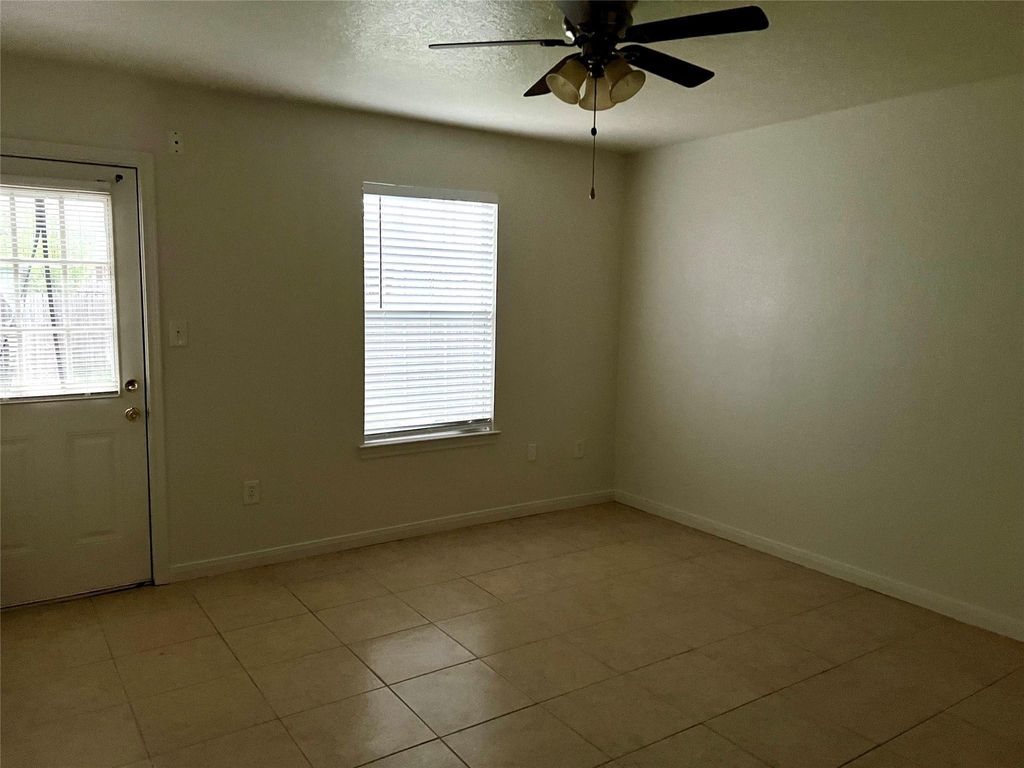 4725 10th Street - Photo 5