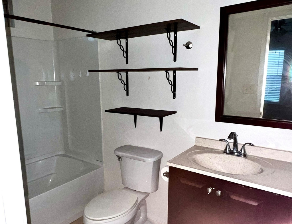 4725 10th Street - Photo 2