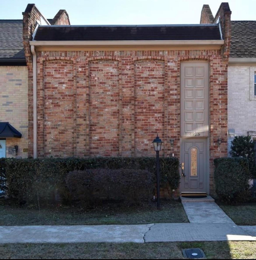 4523 Acacia Street - Photo 0