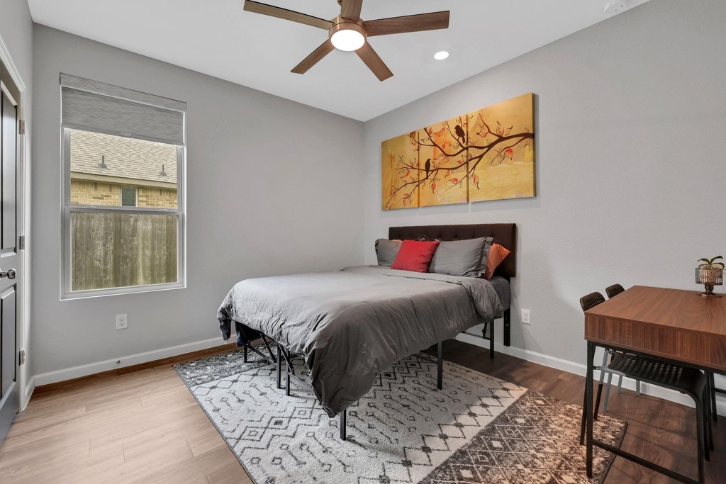 4933 Chester Lake Lane - Photo 11