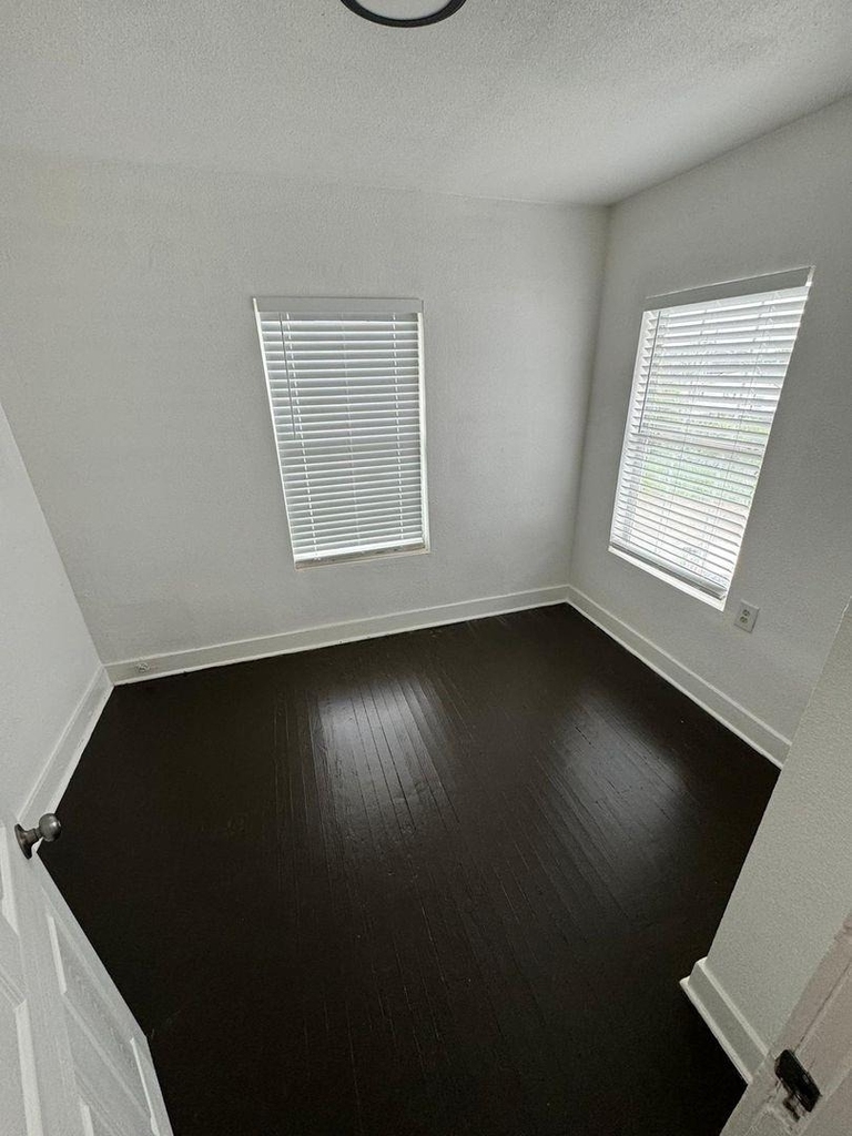 1416 Craig Street - Photo 4