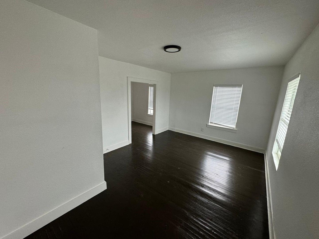 1416 Craig Street - Photo 3