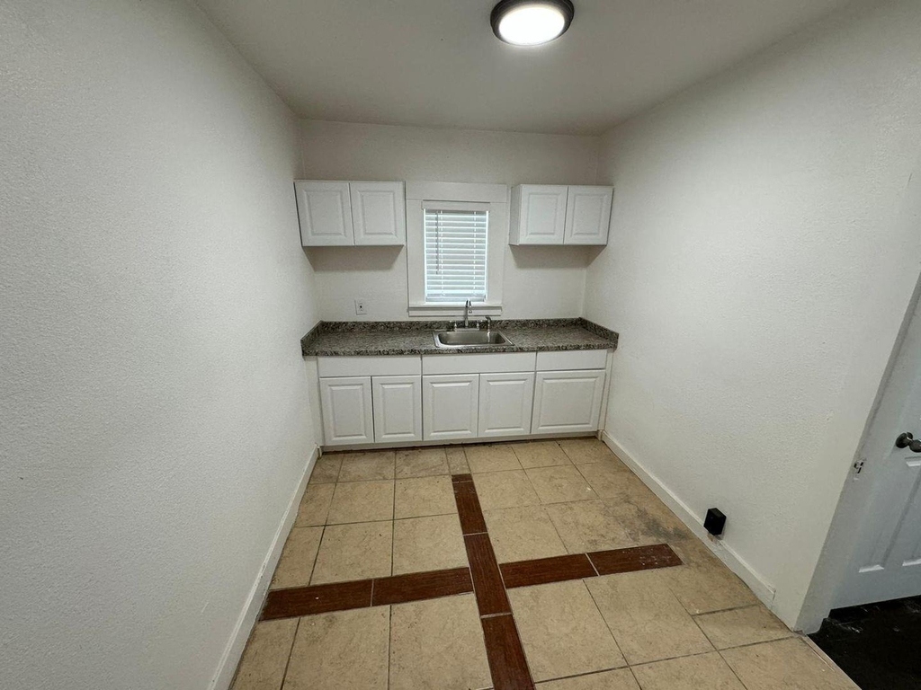 1416 Craig Street - Photo 2