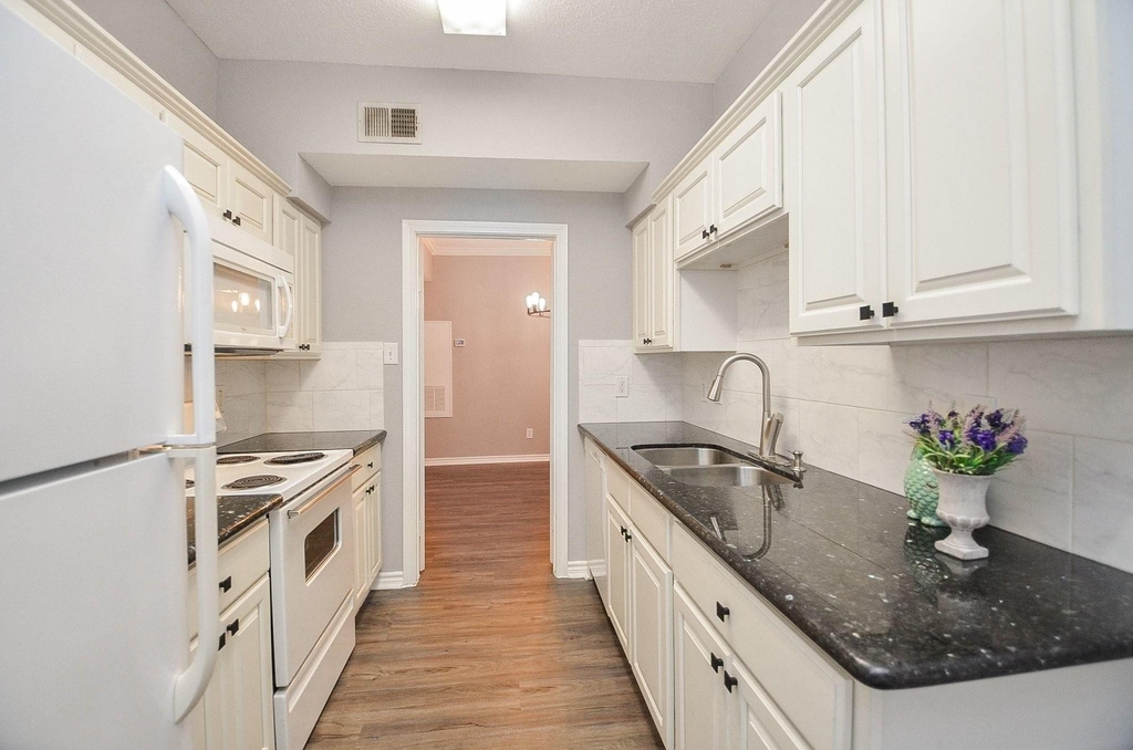 2255 Braeswood Park Drive - Photo 6