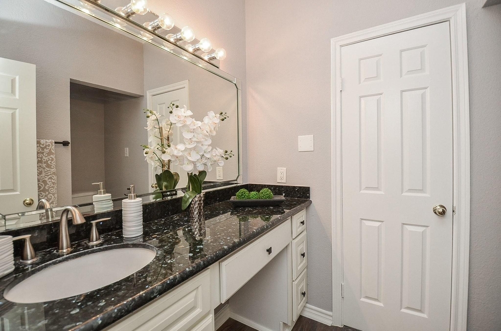 2255 Braeswood Park Drive - Photo 14