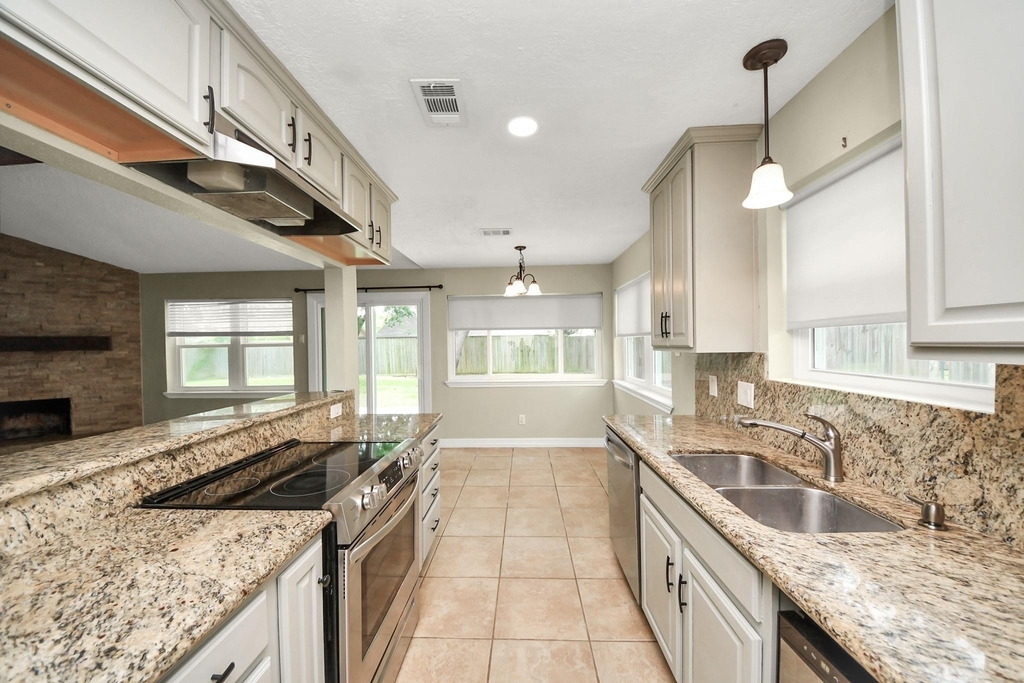 1104 N Heron Drive - Photo 9