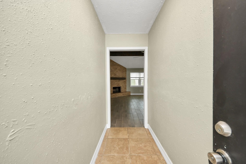 1104 N Heron Drive - Photo 2