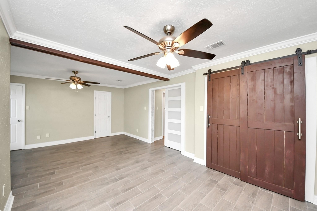 1104 N Heron Drive - Photo 16