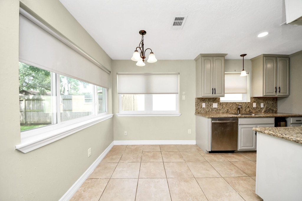 1104 N Heron Drive - Photo 10
