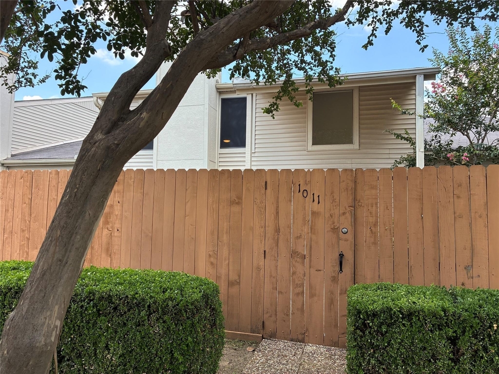 6401 Deihl Road - Photo 0
