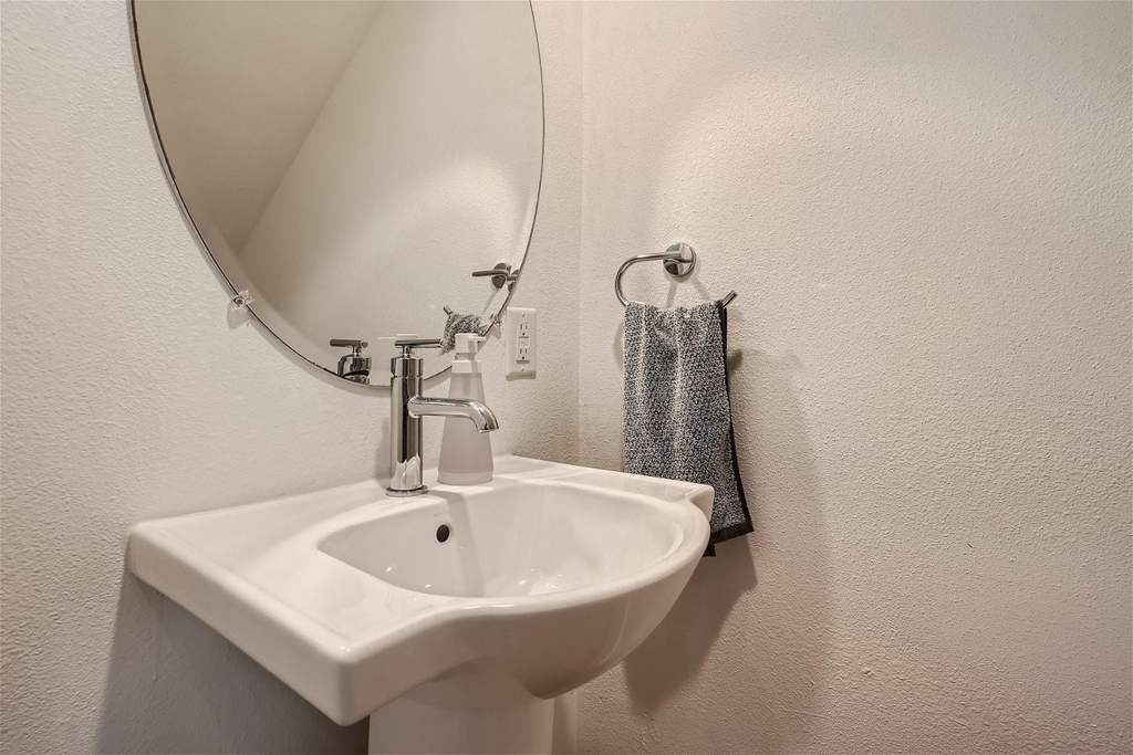 4916 Mckinney Street - Photo 10