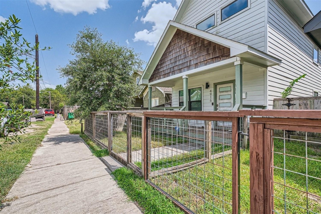 4916 Mckinney Street - Photo 0