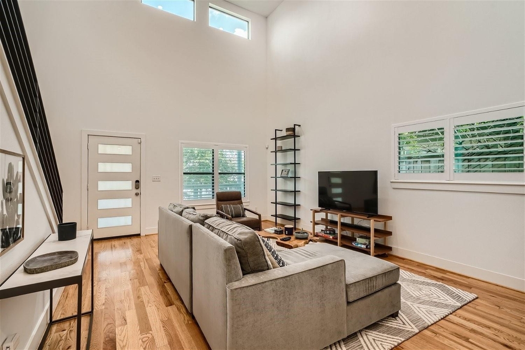 4916 Mckinney Street - Photo 3