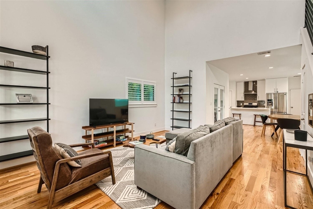 4916 Mckinney Street - Photo 2
