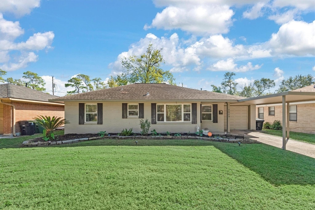 2023 Woodcrest Drive - Photo 0