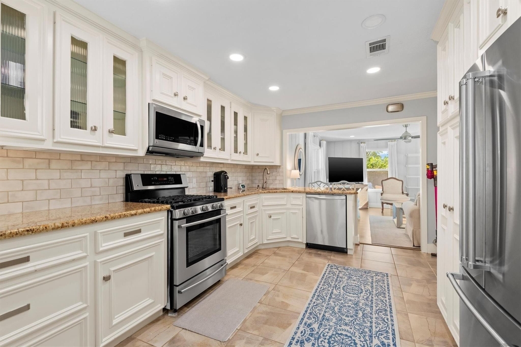 2023 Woodcrest Drive - Photo 10
