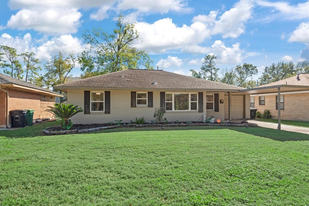 2023 Woodcrest Drive - Photo 2