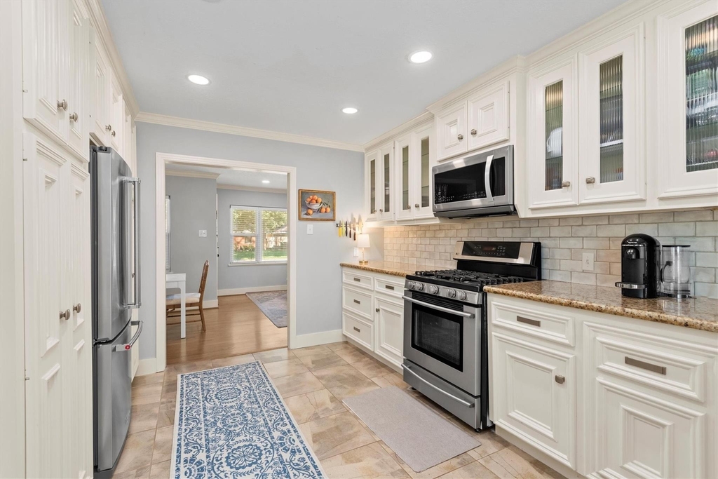 2023 Woodcrest Drive - Photo 11