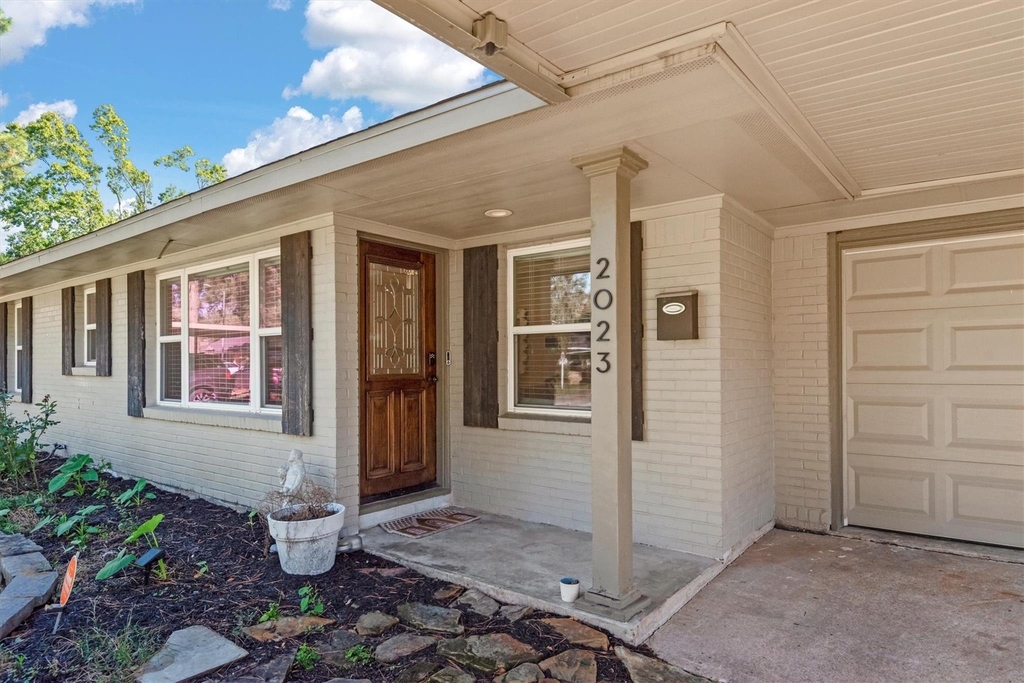 2023 Woodcrest Drive - Photo 4