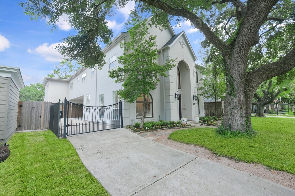 3724 Wroxton Road - Photo 2