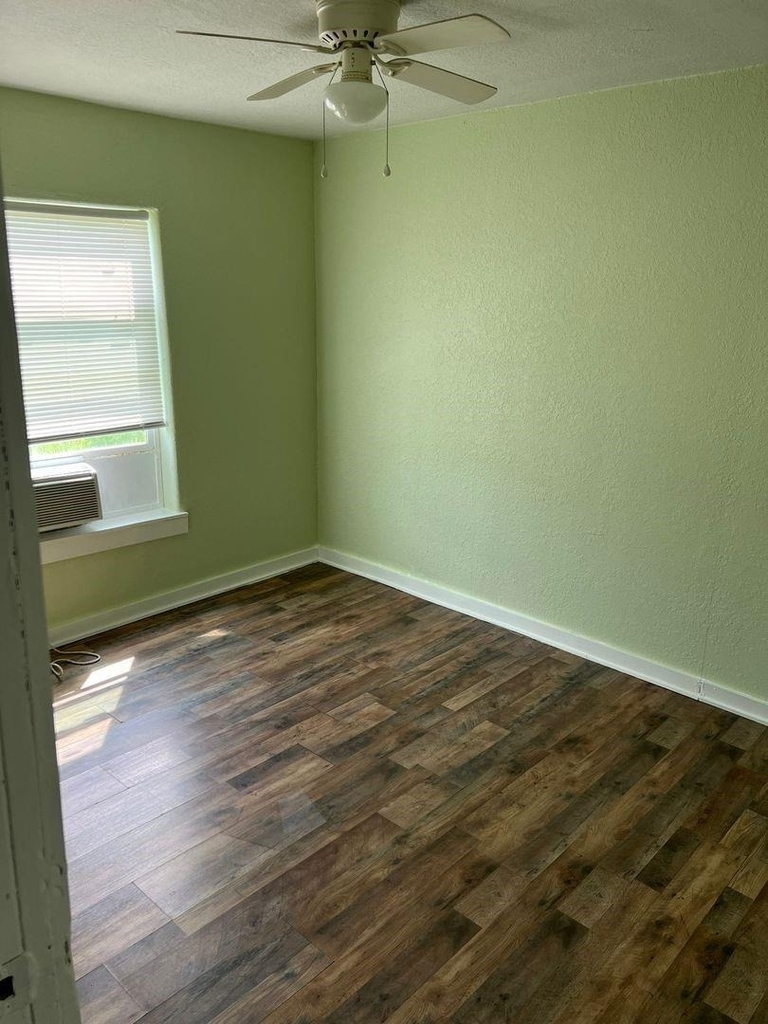 527 W 8th Street - Photo 4