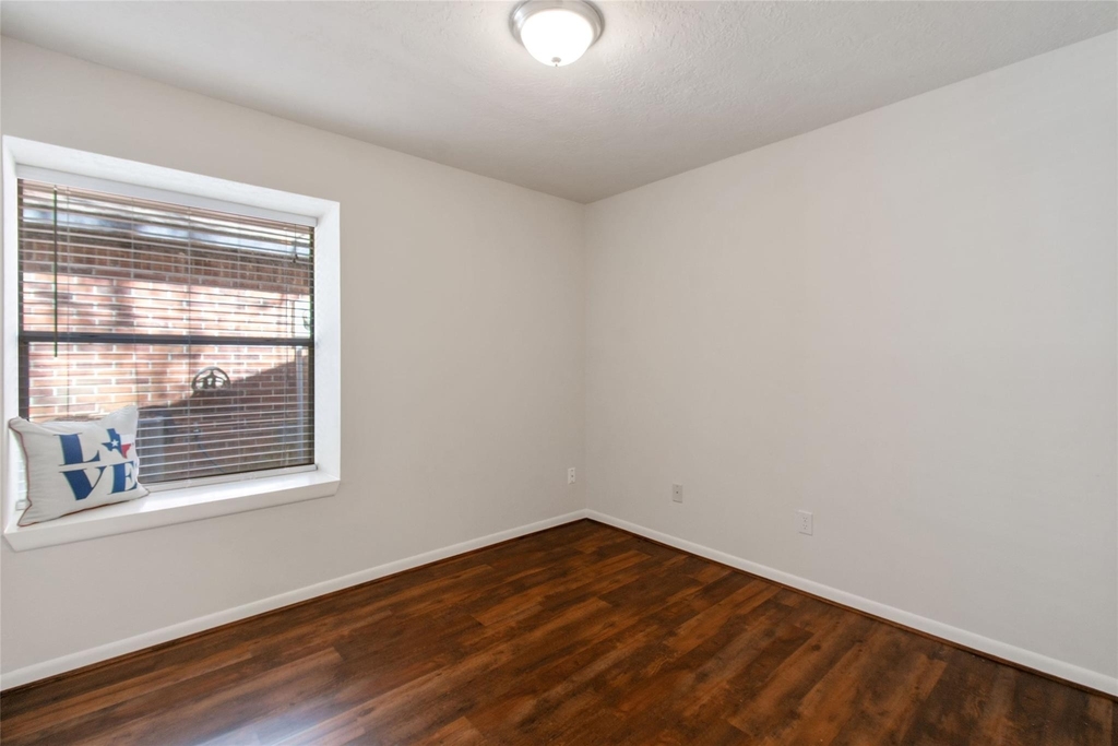 75 Fallshire Drive - Photo 11