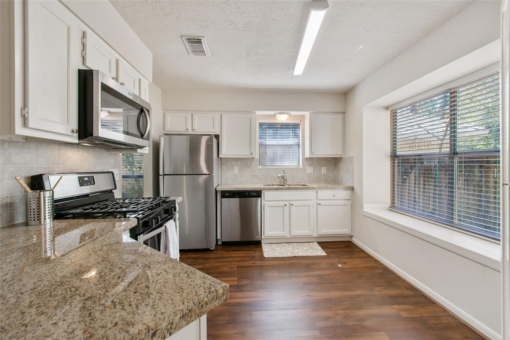 75 Fallshire Drive - Photo 6
