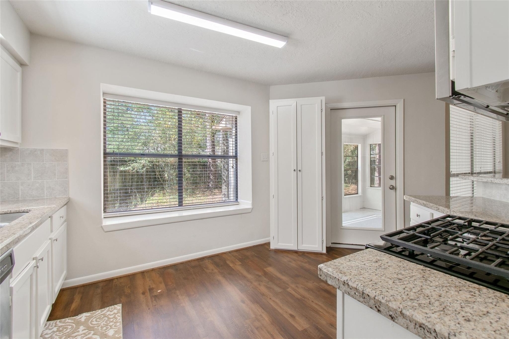75 Fallshire Drive - Photo 4