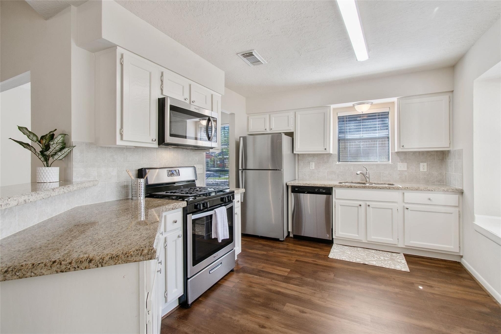 75 Fallshire Drive - Photo 5