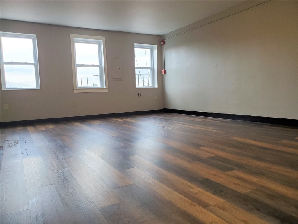 819 Elm - Photo 6