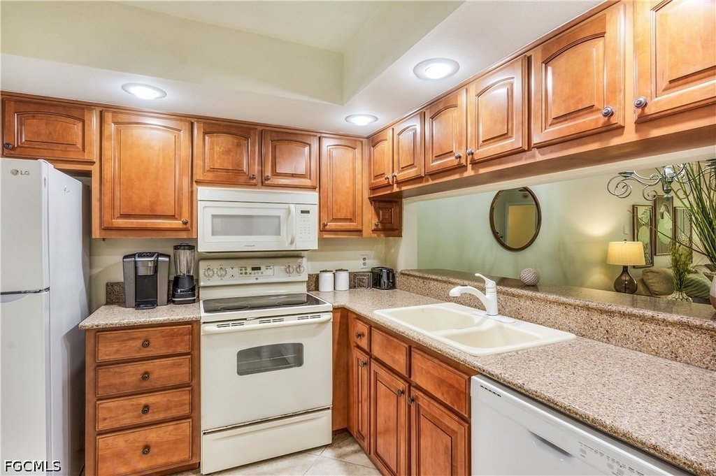 15126 Parkside Drive - Photo 6