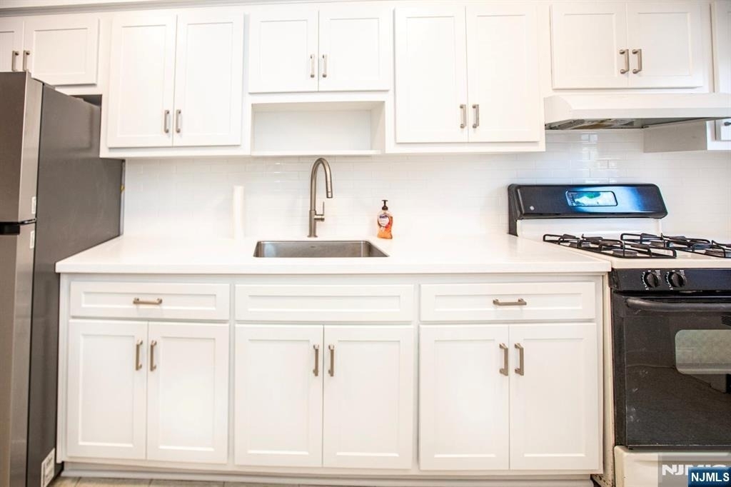 208 Anderson - Photo 17