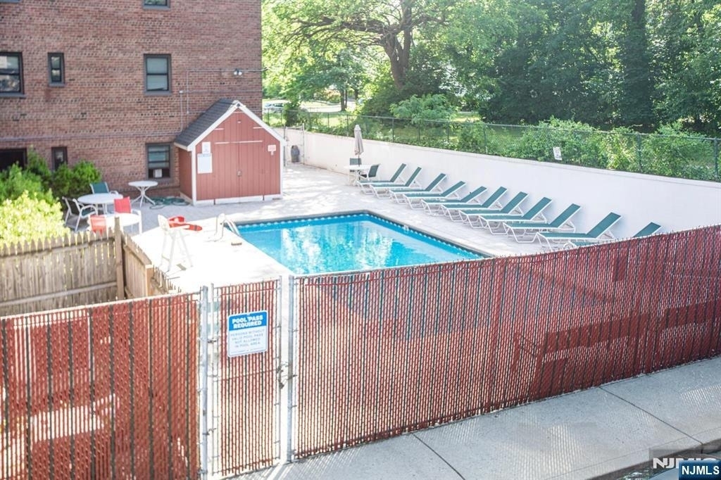 208 Anderson - Photo 8