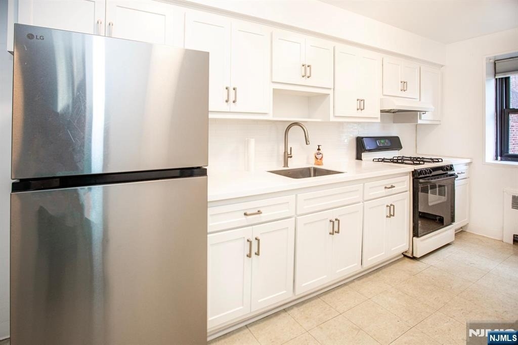 208 Anderson - Photo 16